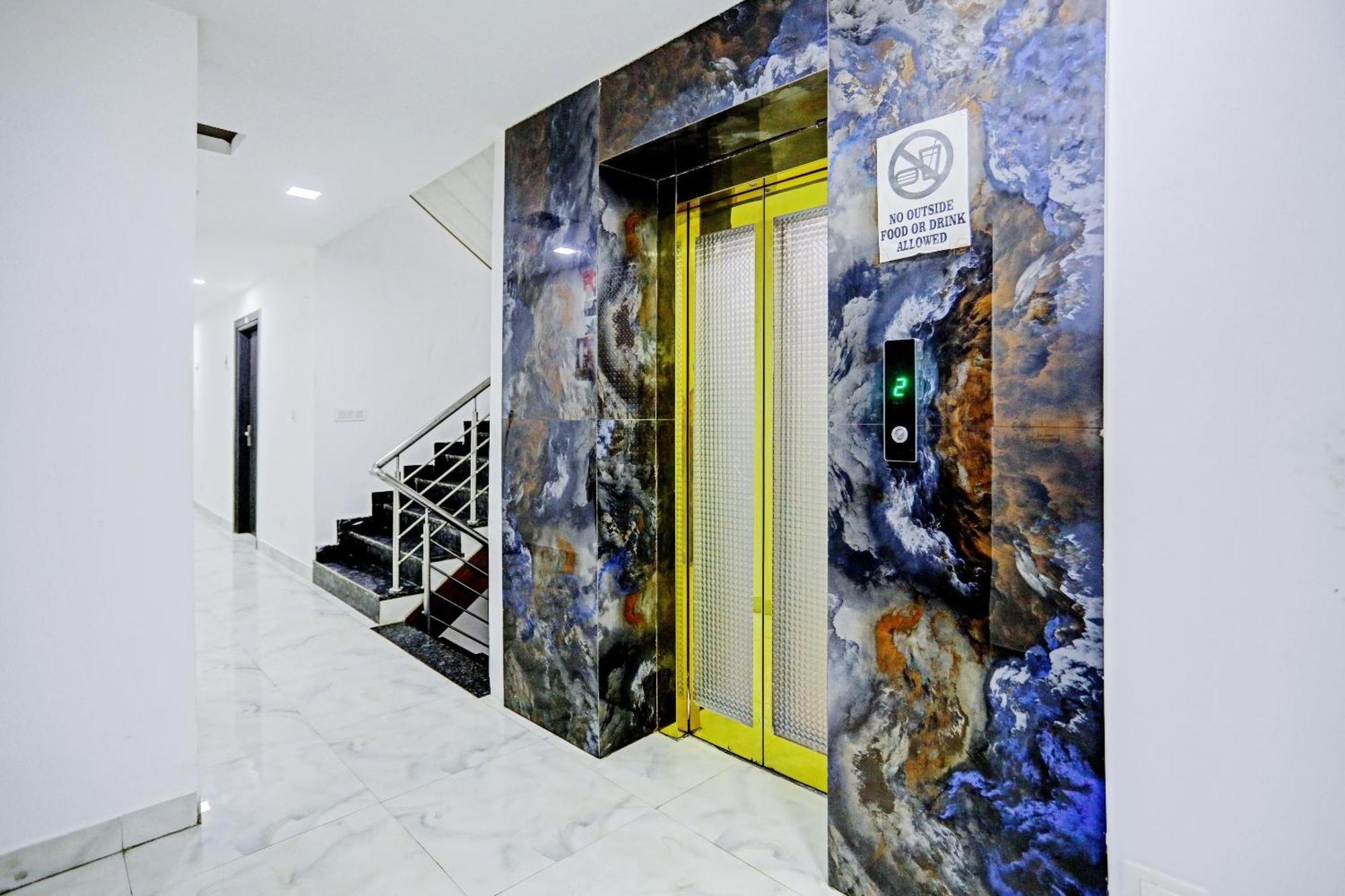 Hotel O Zion New Delhi Exteriör bild